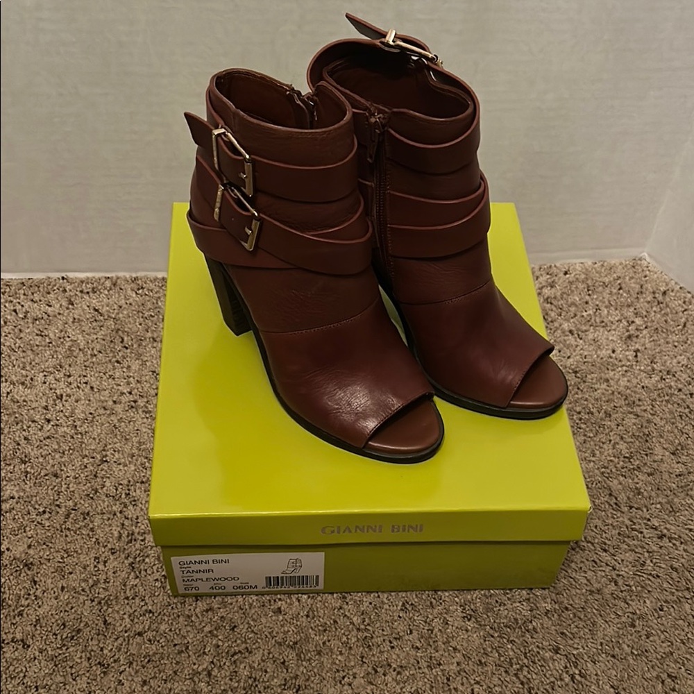 Gianni Bini Brown Heeled Boots Classic Design